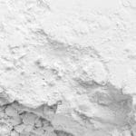 Poudre blanche cristalline de carbonate de sodium Humens, solution naturelle pour l’industrie.